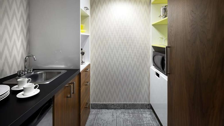 <b>Sens Hotel Montreal Room</b>. Images powered by <a href="https://iceportal.shijigroup.com/" title="IcePortal" target="_blank">IcePortal</a>.