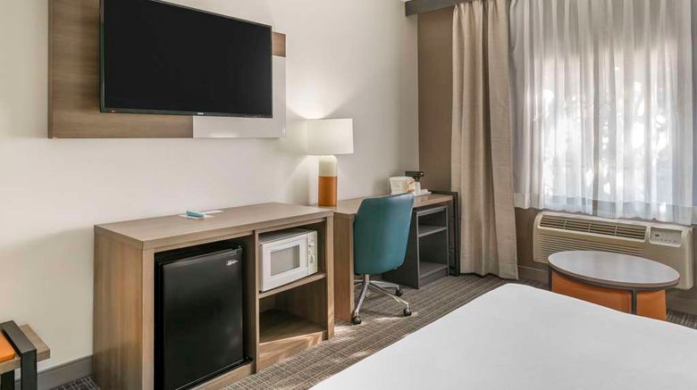 <b>Comfort Inn Room</b>. Images powered by <a href="https://iceportal.shijigroup.com/" title="IcePortal" target="_blank">IcePortal</a>.