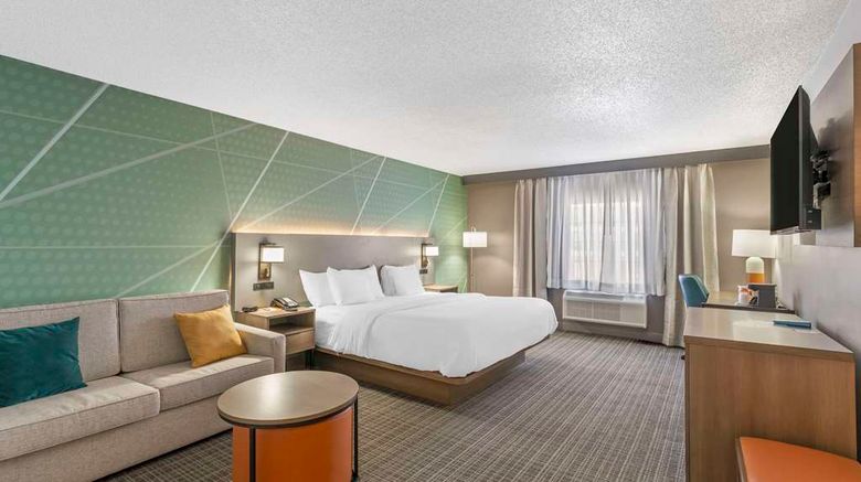 <b>Comfort Inn Suite</b>. Images powered by <a href="https://iceportal.shijigroup.com/" title="IcePortal" target="_blank">IcePortal</a>.