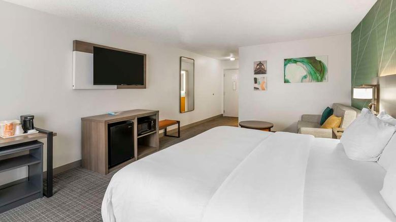 <b>Comfort Inn Suite</b>. Images powered by <a href="https://iceportal.shijigroup.com/" title="IcePortal" target="_blank">IcePortal</a>.