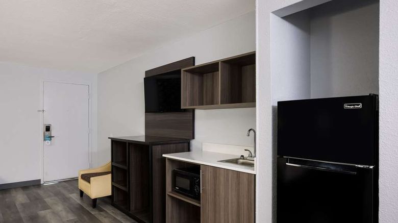 <b>Suburban Studios Room</b>. Images powered by <a href="https://iceportal.shijigroup.com/" title="IcePortal" target="_blank">IcePortal</a>.