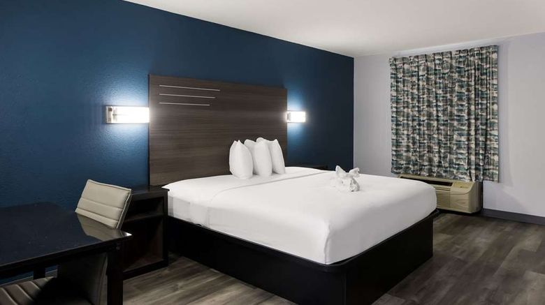 <b>Suburban Studios Room</b>. Images powered by <a href="https://iceportal.shijigroup.com/" title="IcePortal" target="_blank">IcePortal</a>.