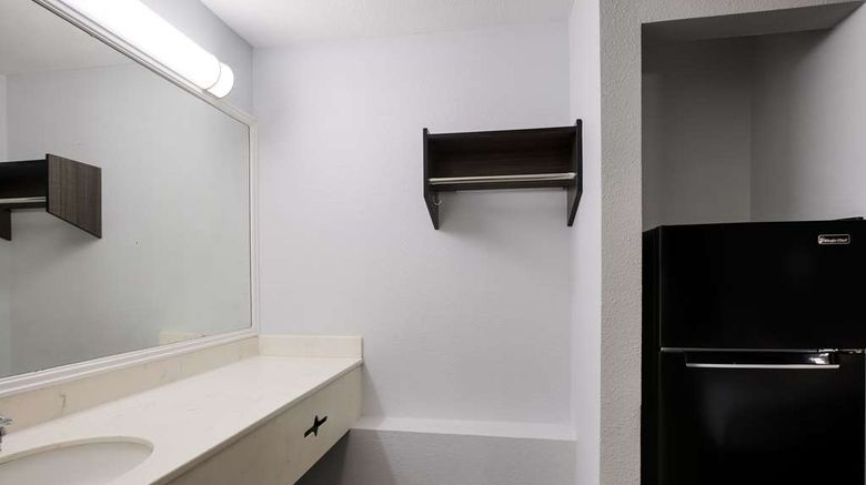 <b>Suburban Studios Room</b>. Images powered by <a href="https://iceportal.shijigroup.com/" title="IcePortal" target="_blank">IcePortal</a>.