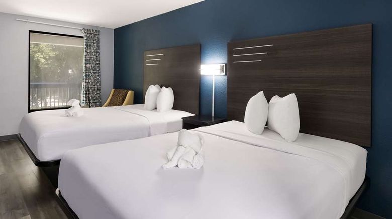 <b>Suburban Studios Room</b>. Images powered by <a href="https://iceportal.shijigroup.com/" title="IcePortal" target="_blank">IcePortal</a>.