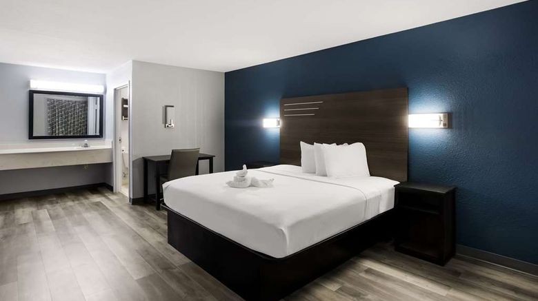 <b>Suburban Studios Room</b>. Images powered by <a href="https://iceportal.shijigroup.com/" title="IcePortal" target="_blank">IcePortal</a>.