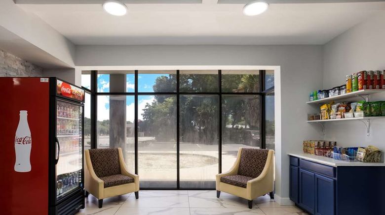 <b>Suburban Studios Lobby</b>. Images powered by <a href="https://iceportal.shijigroup.com/" title="IcePortal" target="_blank">IcePortal</a>.