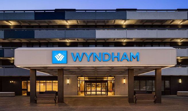 Wyndham Edmonton Hotel & Conference Cntr Exterior