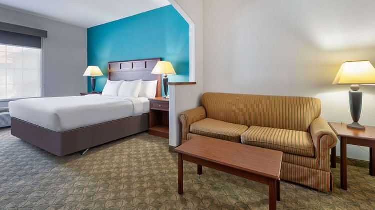 Baymont Inn & Suites Glen Rose Suite