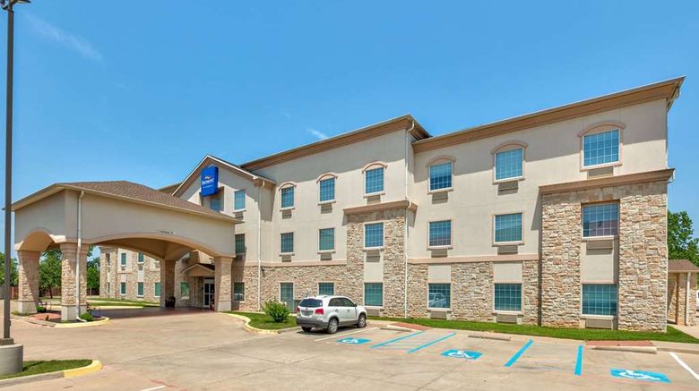 Baymont Inn  and  Suites Glen Rose Exterior. Images powered by <a href="https://iceportal.shijigroup.com" target="_blank" rel="noopener">Ice Portal</a>.