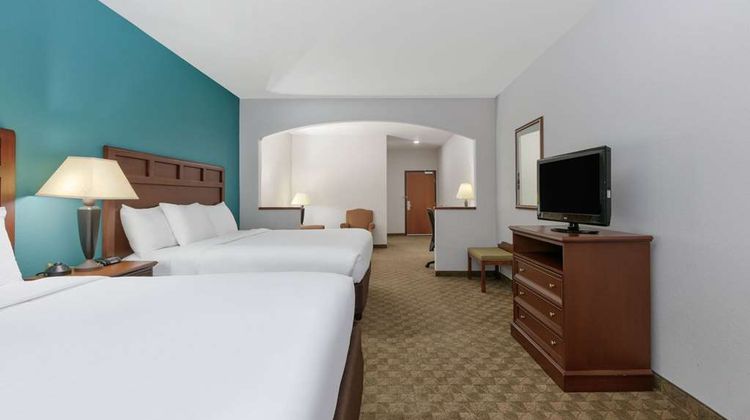 Baymont Inn & Suites Glen Rose Suite