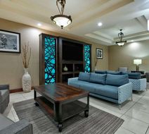 Baymont Inn & Suites Glen Rose Lobby