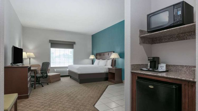 Baymont Inn & Suites Glen Rose Suite