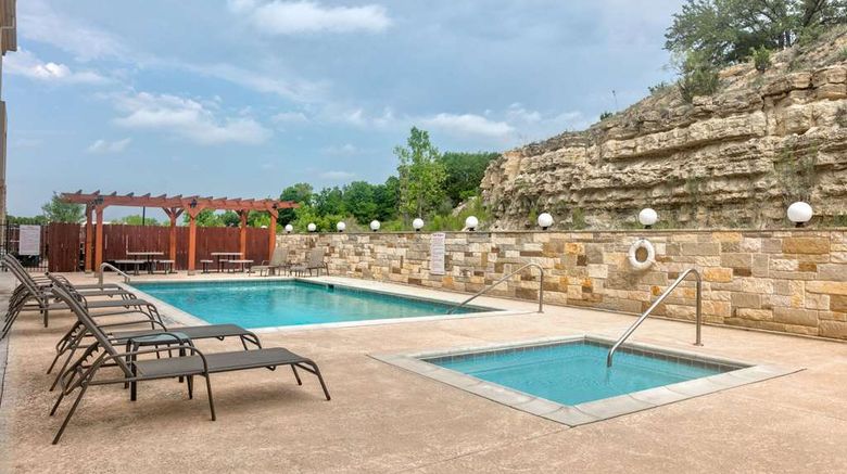 <b>Baymont Inn & Suites Glen Rose Pool</b>. Images powered by <a href="https://iceportal.shijigroup.com/" title="IcePortal" target="_blank">IcePortal</a>.