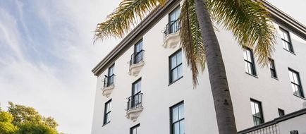 Hotel Santa Barbara Exterior
