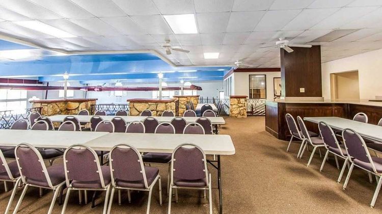 Wingate by Wyndham & Conference Center Pool