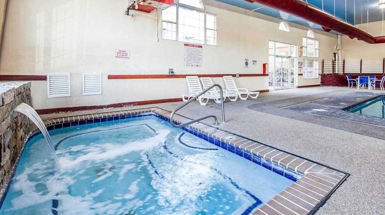Wingate by Wyndham & Conference Center Pool