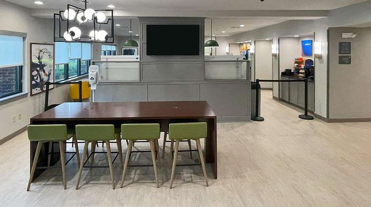 Comfort Suites Mobile-South Lobby