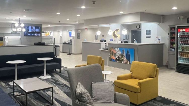 Comfort Suites Mobile-South Lobby