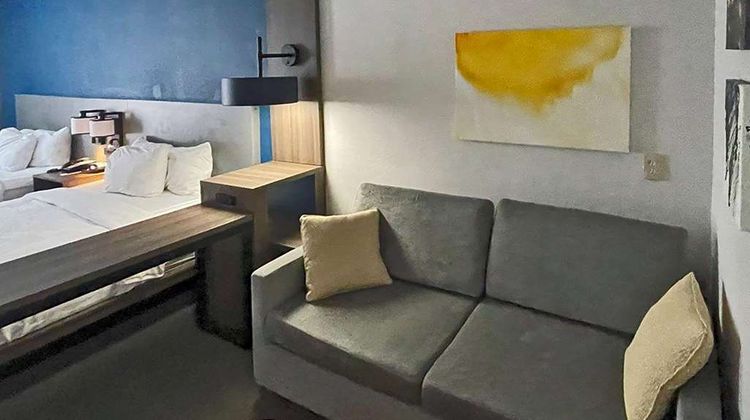 Comfort Suites Mobile-South Room