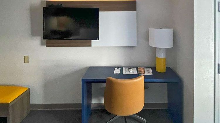 Comfort Suites Mobile-South Room