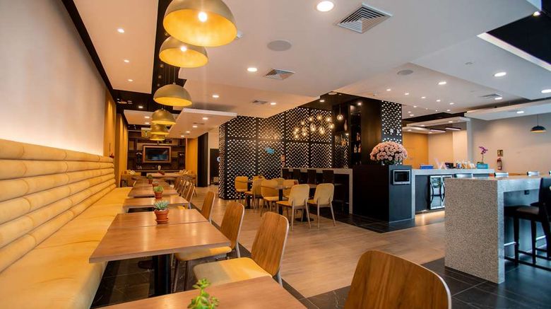 <b>Hampton by Hilton Quito La Carolina Park Lobby</b>. Images powered by <a href="https://iceportal.shijigroup.com/" title="IcePortal" target="_blank">IcePortal</a>.