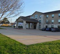 Wingate by Wyndham College Station Exterior