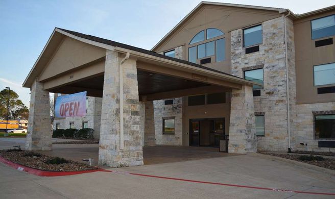 Wingate by Wyndham College Station Exterior
