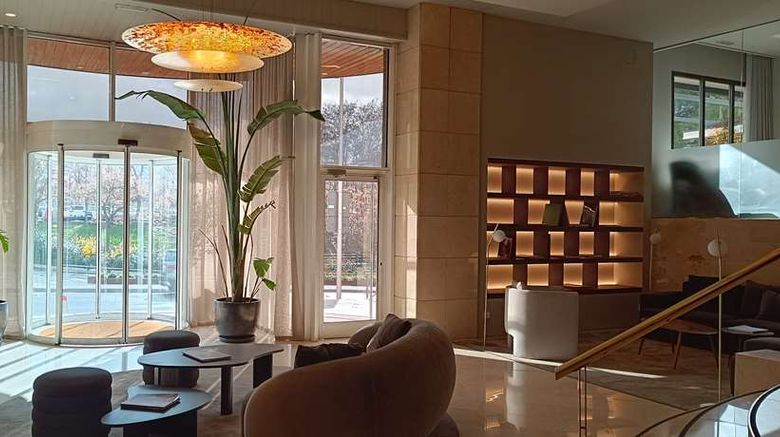 <b>Best Western Premier CMC Girona Lobby</b>. Images powered by <a href="https://iceportal.shijigroup.com/" title="IcePortal" target="_blank">IcePortal</a>.
