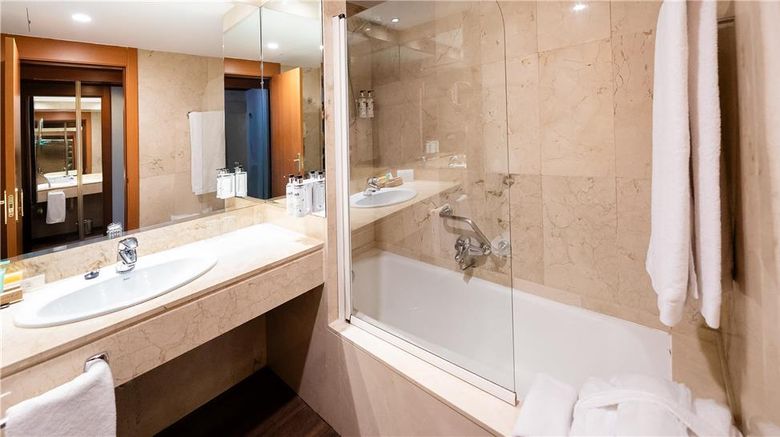 <b>Best Western Premier CMC Girona Room</b>. Images powered by <a href="https://iceportal.shijigroup.com/" title="IcePortal" target="_blank">IcePortal</a>.