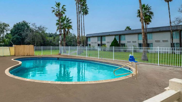 Quality Inn Pool