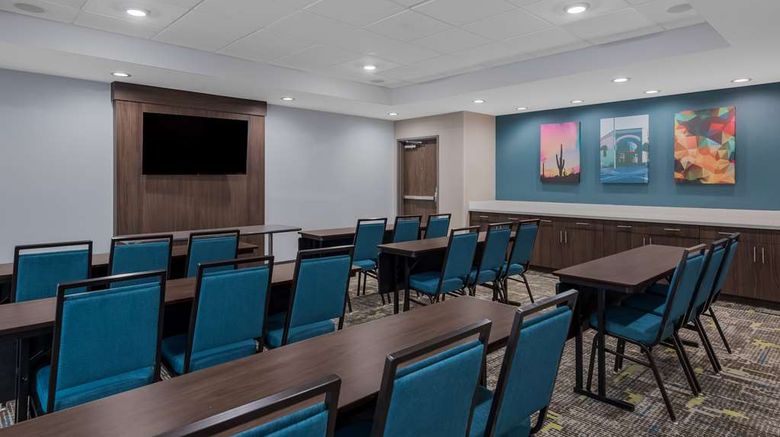 <b>Hampton Inn by Hilton Williams Meeting</b>. Images powered by <a href="https://iceportal.shijigroup.com/" title="IcePortal" target="_blank">IcePortal</a>.