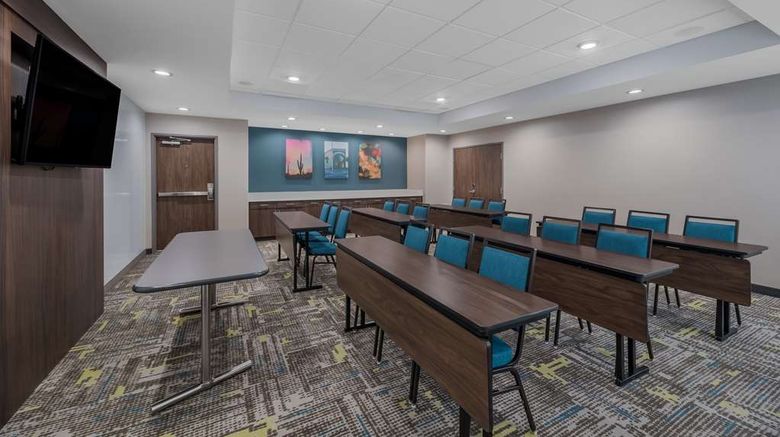 <b>Hampton Inn by Hilton Williams Meeting</b>. Images powered by <a href="https://iceportal.shijigroup.com/" title="IcePortal" target="_blank">IcePortal</a>.