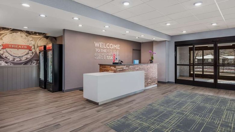 <b>Hampton Inn by Hilton Williams Lobby</b>. Images powered by <a href="https://iceportal.shijigroup.com/" title="IcePortal" target="_blank">IcePortal</a>.