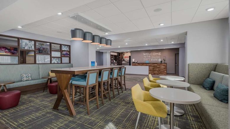 <b>Hampton Inn by Hilton Williams Lobby</b>. Images powered by <a href="https://iceportal.shijigroup.com/" title="IcePortal" target="_blank">IcePortal</a>.