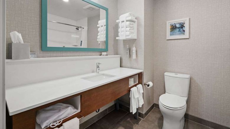 <b>Hampton Inn Morro Bay Room</b>. Images powered by <a href="https://iceportal.shijigroup.com/" title="IcePortal" target="_blank">IcePortal</a>.