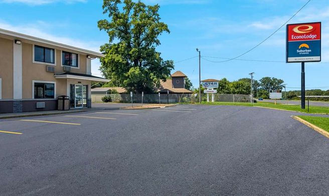 Econo Lodge Exterior