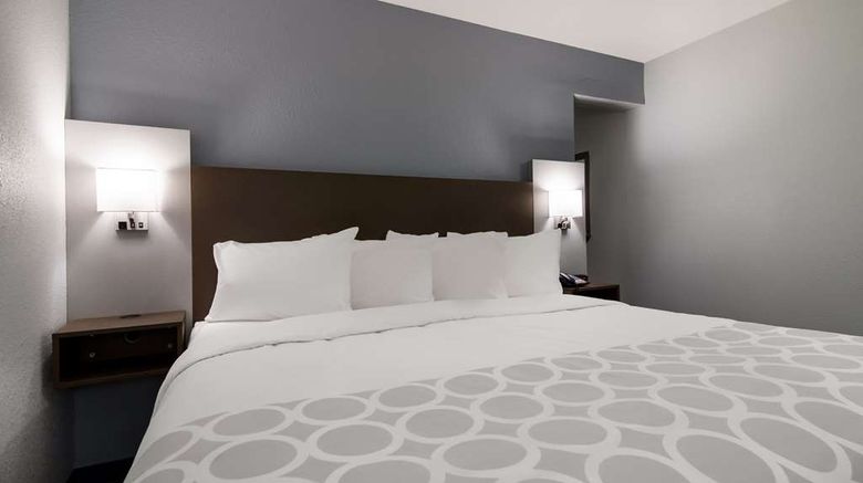 <b>Suburban Studios Portage Suite</b>. Images powered by <a href="https://iceportal.shijigroup.com/" title="IcePortal" target="_blank">IcePortal</a>.