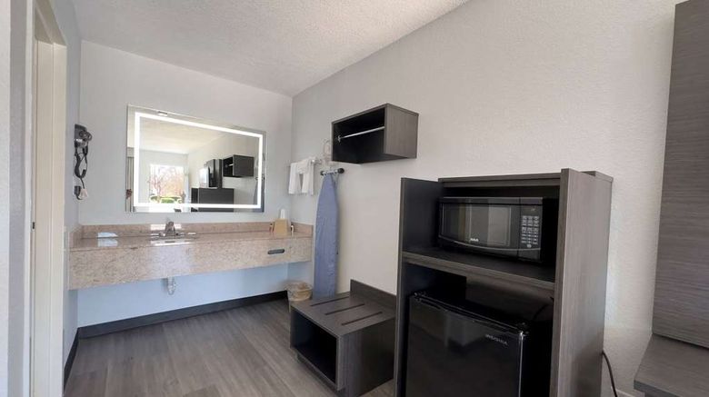 <b>Baymont by Wyndham Rock Hill Room</b>. Images powered by <a href="https://iceportal.shijigroup.com/" title="IcePortal" target="_blank">IcePortal</a>.