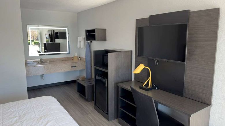 <b>Baymont by Wyndham Rock Hill Room</b>. Images powered by <a href="https://iceportal.shijigroup.com/" title="IcePortal" target="_blank">IcePortal</a>.