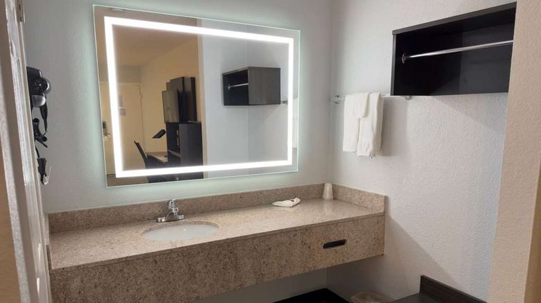 <b>Baymont by Wyndham Rock Hill Room</b>. Images powered by <a href="https://iceportal.shijigroup.com/" title="IcePortal" target="_blank">IcePortal</a>.