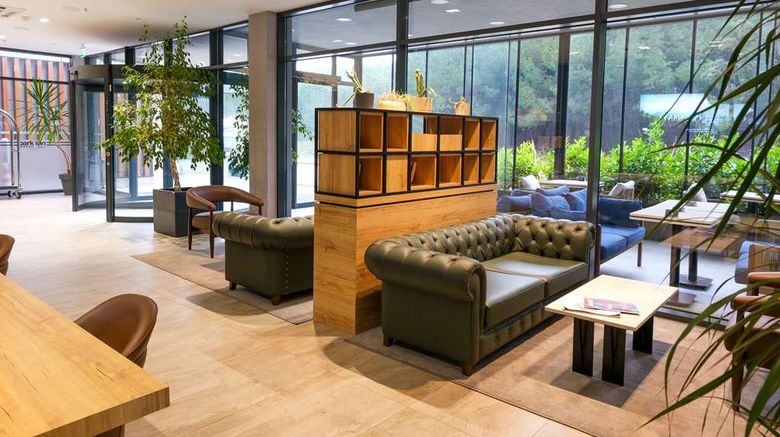 <b>Park Inn by Radisson Yalova City Center Lobby</b>. Images powered by <a href="https://iceportal.shijigroup.com/" title="IcePortal" target="_blank">IcePortal</a>.