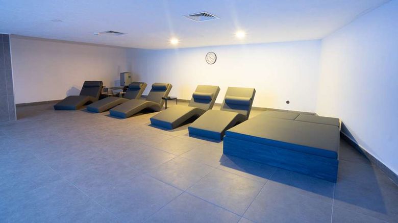 <b>Park Inn by Radisson Yalova City Center Pool</b>. Images powered by <a href="https://iceportal.shijigroup.com/" title="IcePortal" target="_blank">IcePortal</a>.