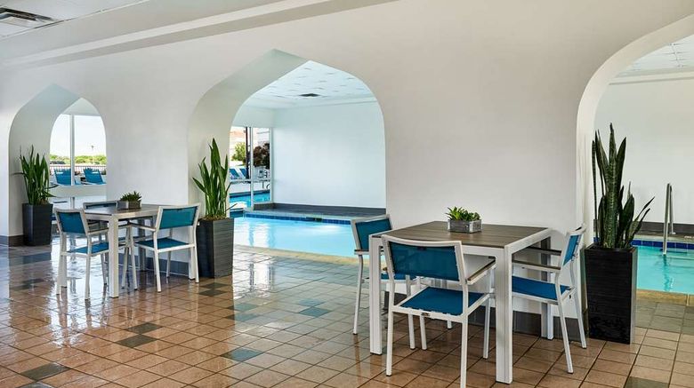 <b>Hilton Kansas City Country Club Plaza Pool</b>. Images powered by <a href="https://iceportal.shijigroup.com/" title="IcePortal" target="_blank">IcePortal</a>.