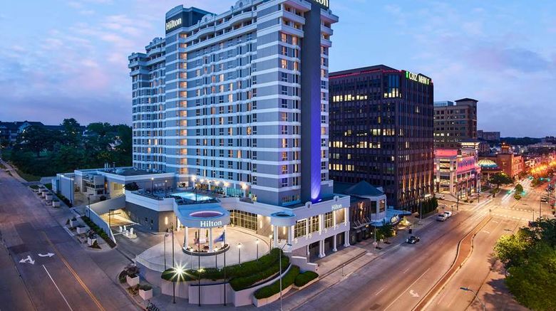 <b>Hilton Kansas City Country Club Plaza Exterior</b>. Images powered by <a href="https://iceportal.shijigroup.com/" title="IcePortal" target="_blank">IcePortal</a>.