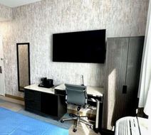 Super 8 by Wyndham Brooklyn Room