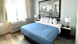 Super 8 by Wyndham Brooklyn Room