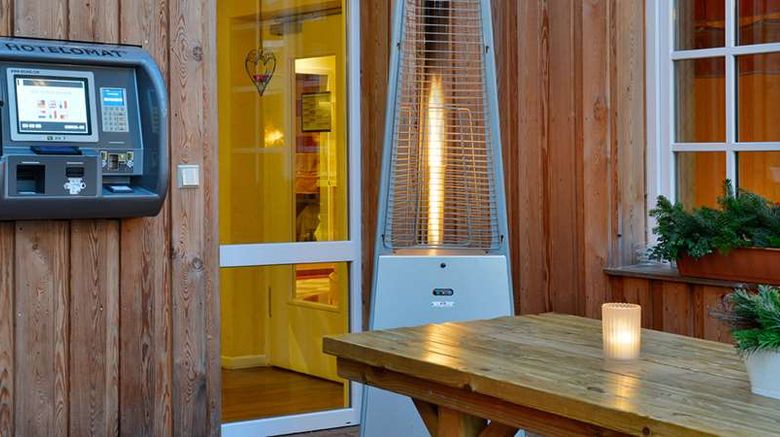 <b>Ringhotel Landhaus Gardels Lobby</b>. Images powered by <a href="https://iceportal.shijigroup.com/" title="IcePortal" target="_blank">IcePortal</a>.