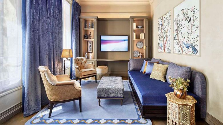 <b>Hotel de Montesquieu Suite</b>. Images powered by <a href="https://iceportal.shijigroup.com/" title="IcePortal" target="_blank">IcePortal</a>.
