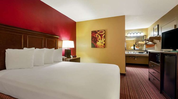 Quality Inn & Suites Room