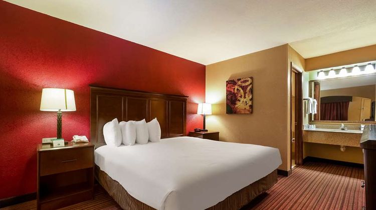 Quality Inn & Suites Room